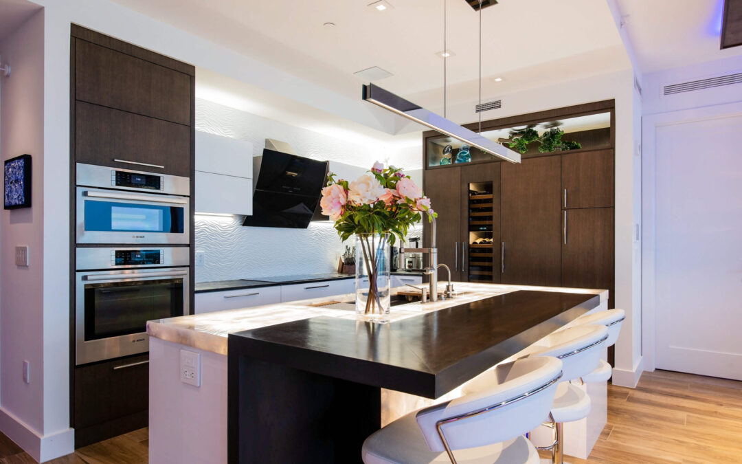 A Masterclass in Transitional Kitchen Design: Beauty, Function & Luxury in One Sarasota Home