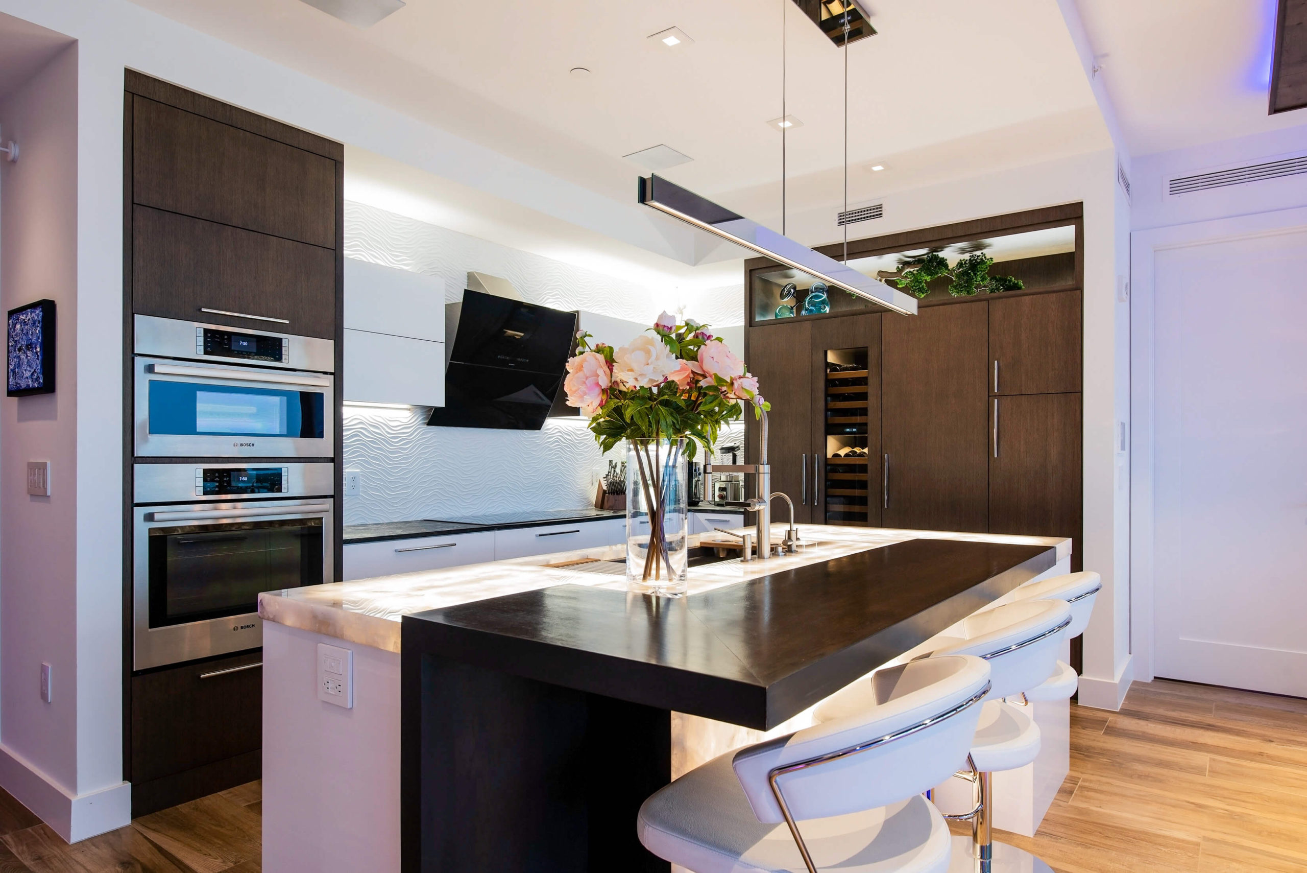 A Masterclass in Transitional Kitchen Design: Beauty, Function & Luxury in One Sarasota Home
